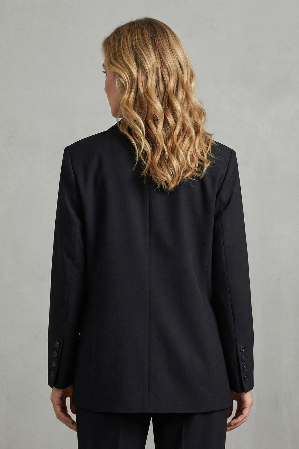 Women's oversized blazer – The Ysolenne by Huna – view 4
